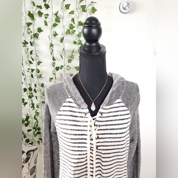 Splendid Cotton Blend Tie Neck Lace Up Textured Contrast Pullover Hoodie - Picture 9 of 11